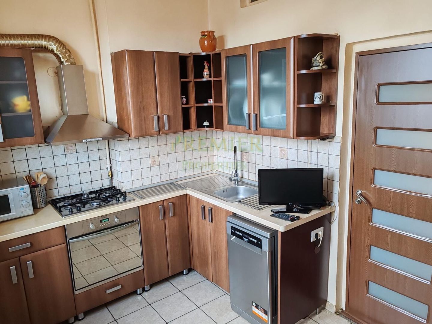 Bloc Rusesc Bucurestii noi vis a vis de metrou Bazilescu boxa - Poză 11