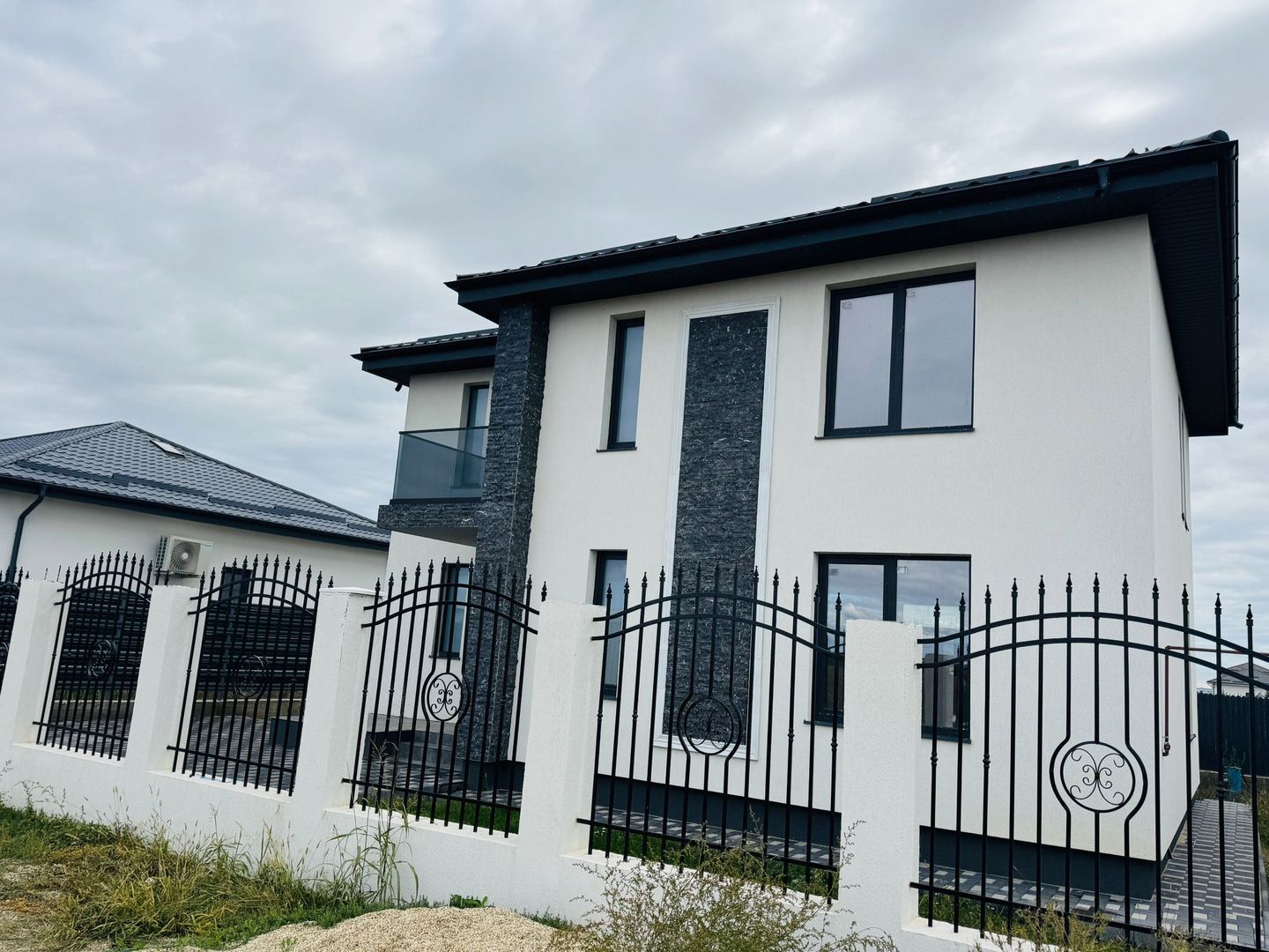 Buftea-vila individuala P+1 cu 5 camere teren 319mp - Poză 2