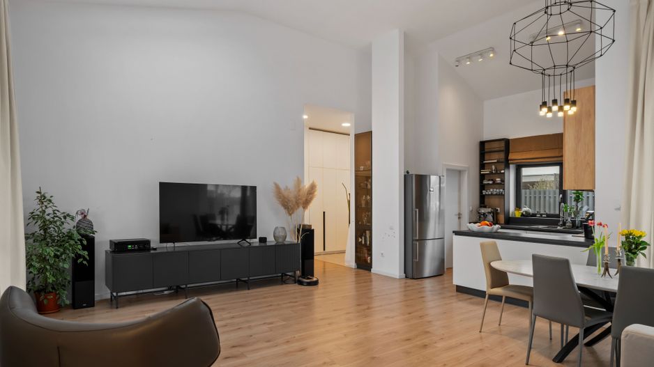 Vila pe parter cu 5 camere  | 655 mp teren | dotata cu panouri solare - Poză 12