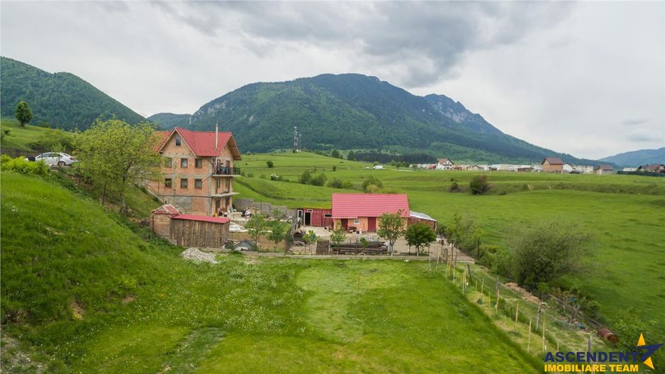 Teren intravilan, pe 1.500 mp, deschidere la asfalt, Zarnesti, Brasov - Poză 1
