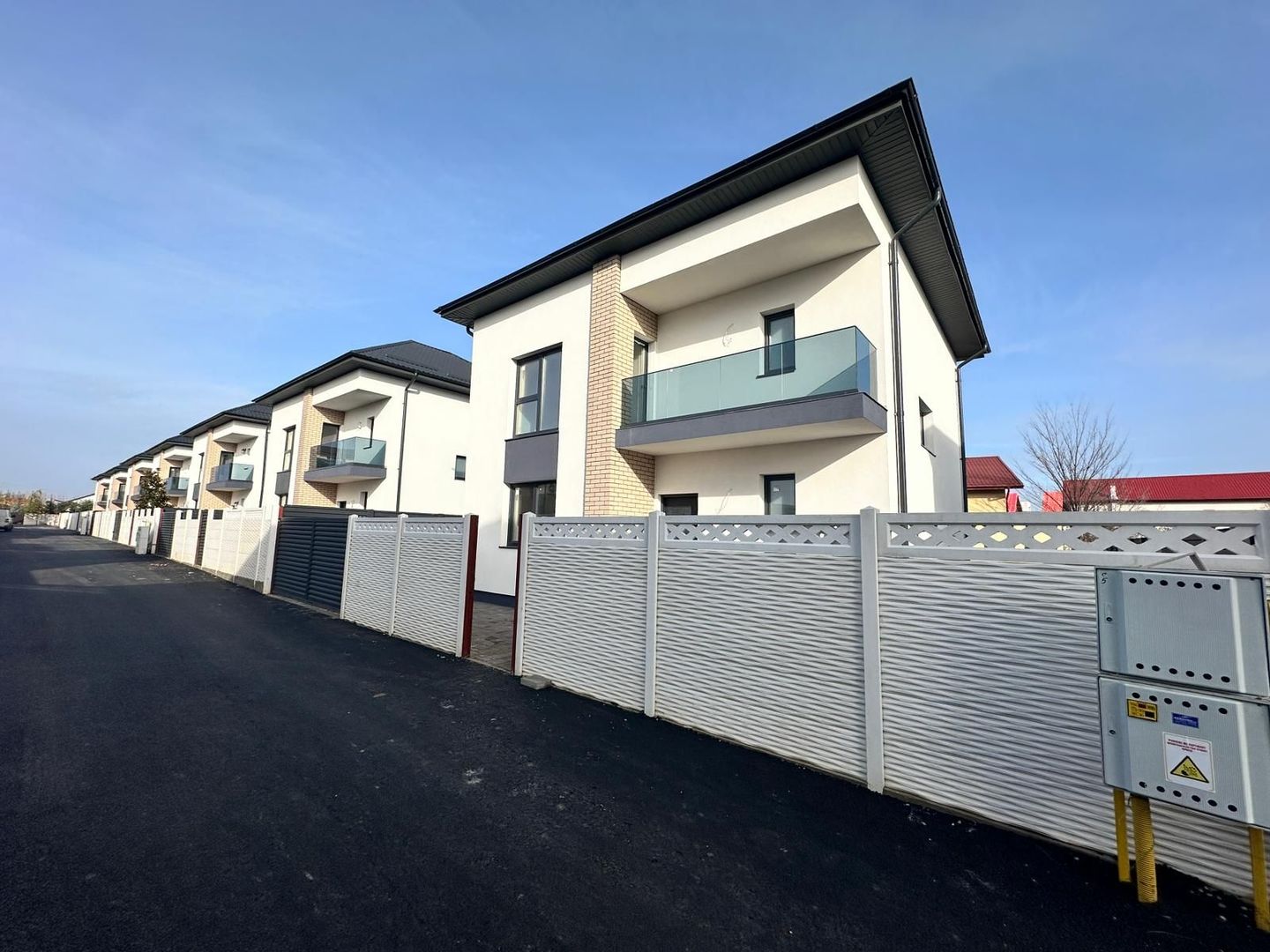 CASA SINGULARA, TOATE UTILITATILE, 4 CAMERE, TEREN 400 MP, COMISION 0% - Poză 2