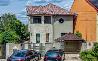 Vilă P+1 | Zona Subcetate | bazin, sală, pista biciclete în vecinătate - Poză 1