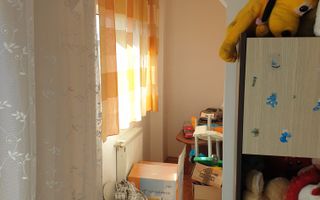 Apartament cu 3 camere de vânzare. Zona Micro 5 - Poză 2