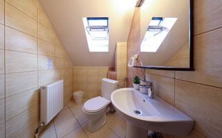 Vilă spațioasă de vânzare în Predeluț, Bran | 2000mp - Poză 19