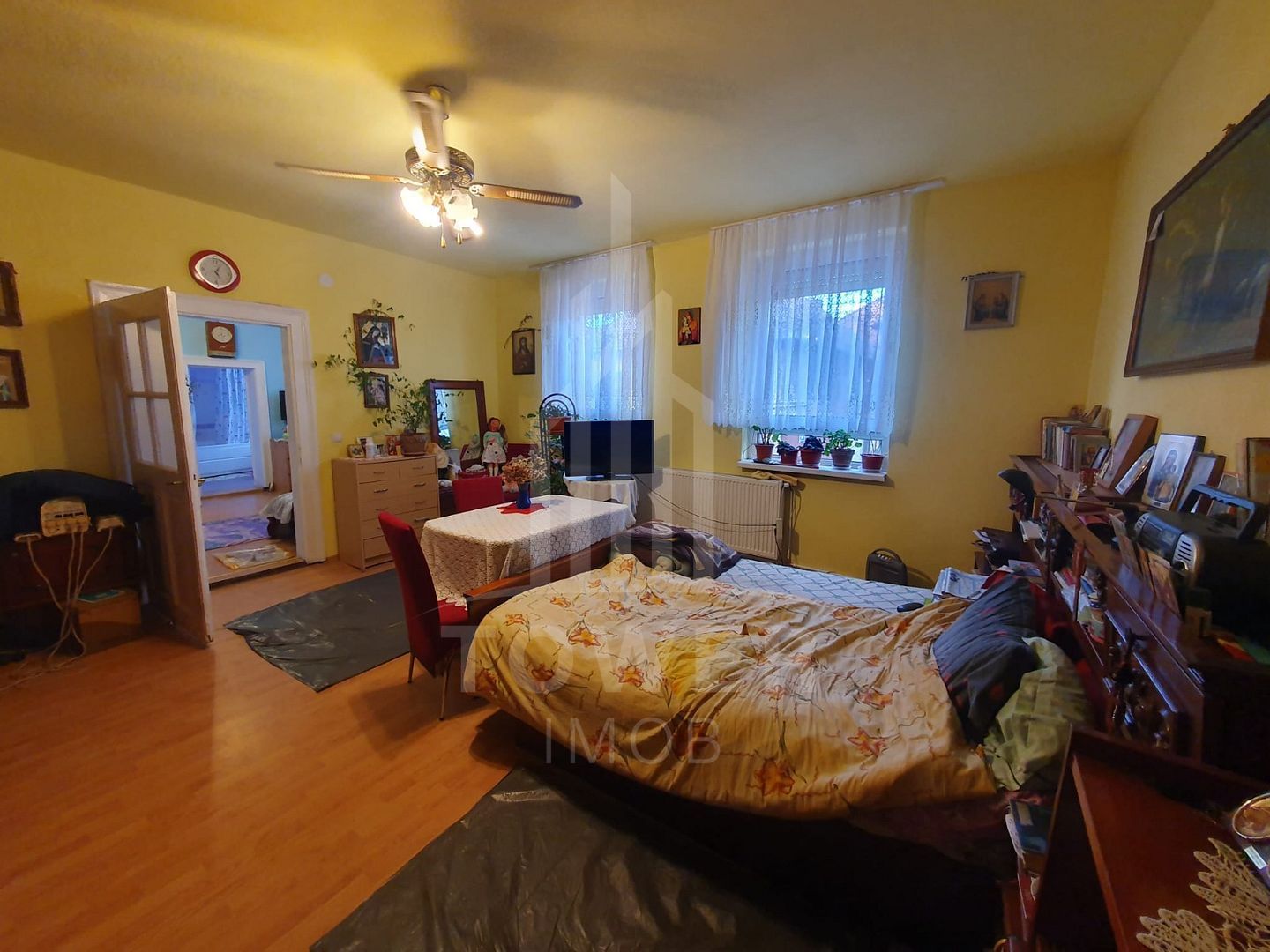 Casă de vânzare în Sibiu -individuală-curte comună- teren de 239 mp - Poză 1