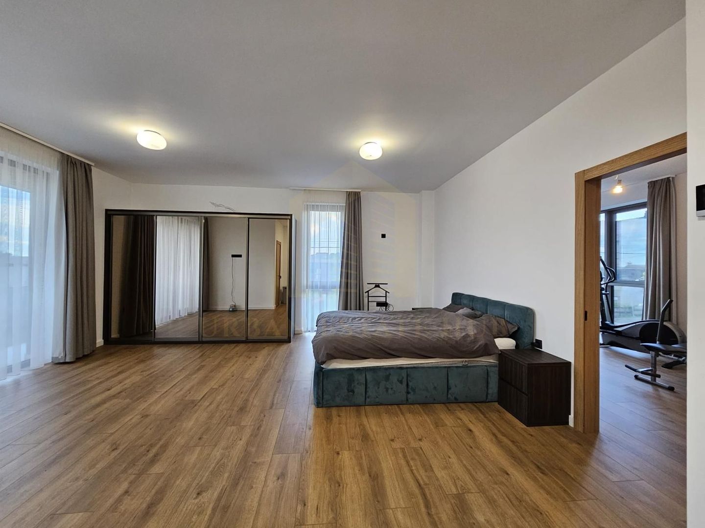 Vanzare  cladire cu 2 apartamente,  600 mp, garaje subterane, Andrei Muresanu - Poză 9