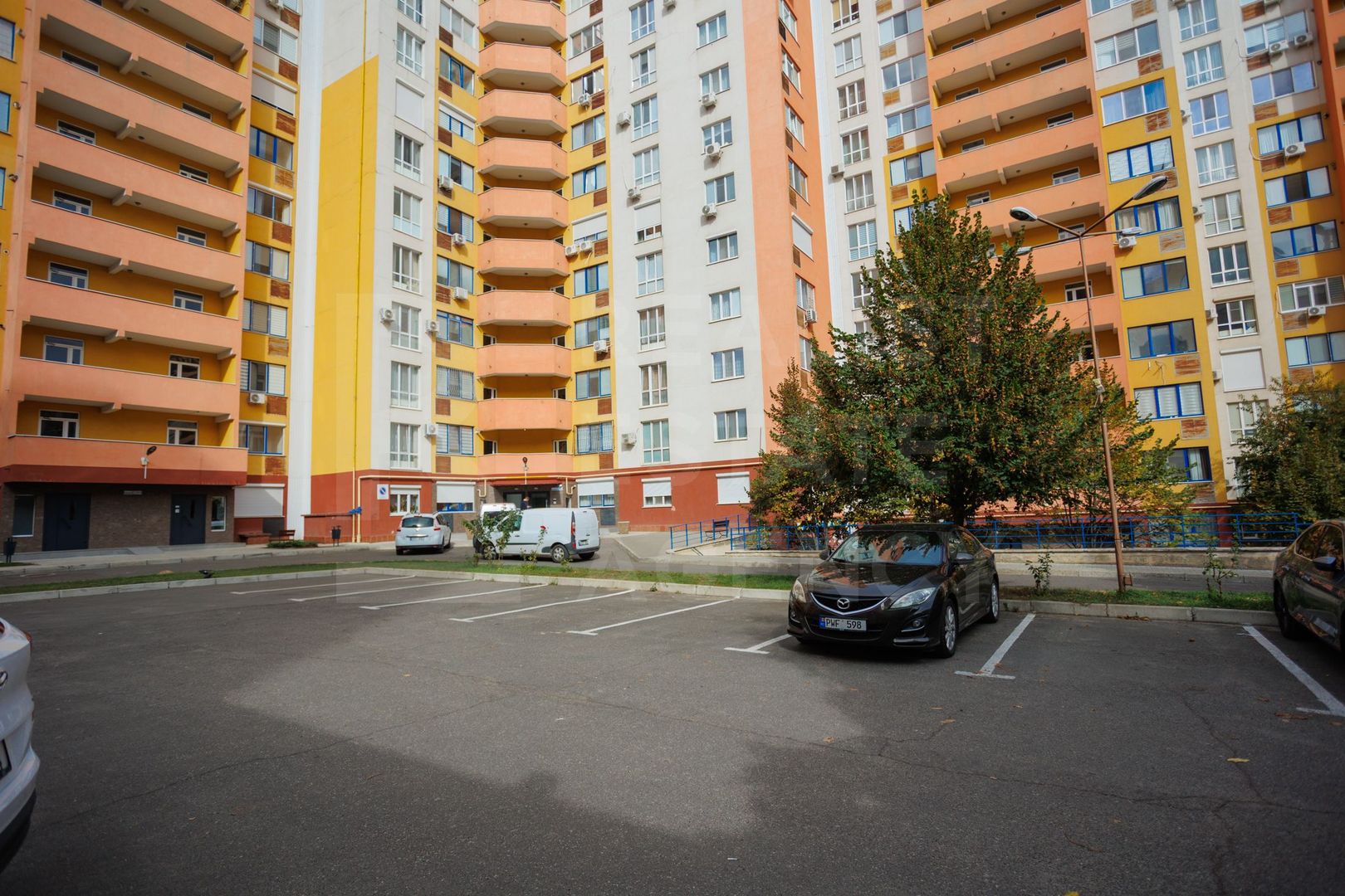 Spre vînzare apartament spațios, 2 dormitoare și living, sec. Botanica - Poză 33