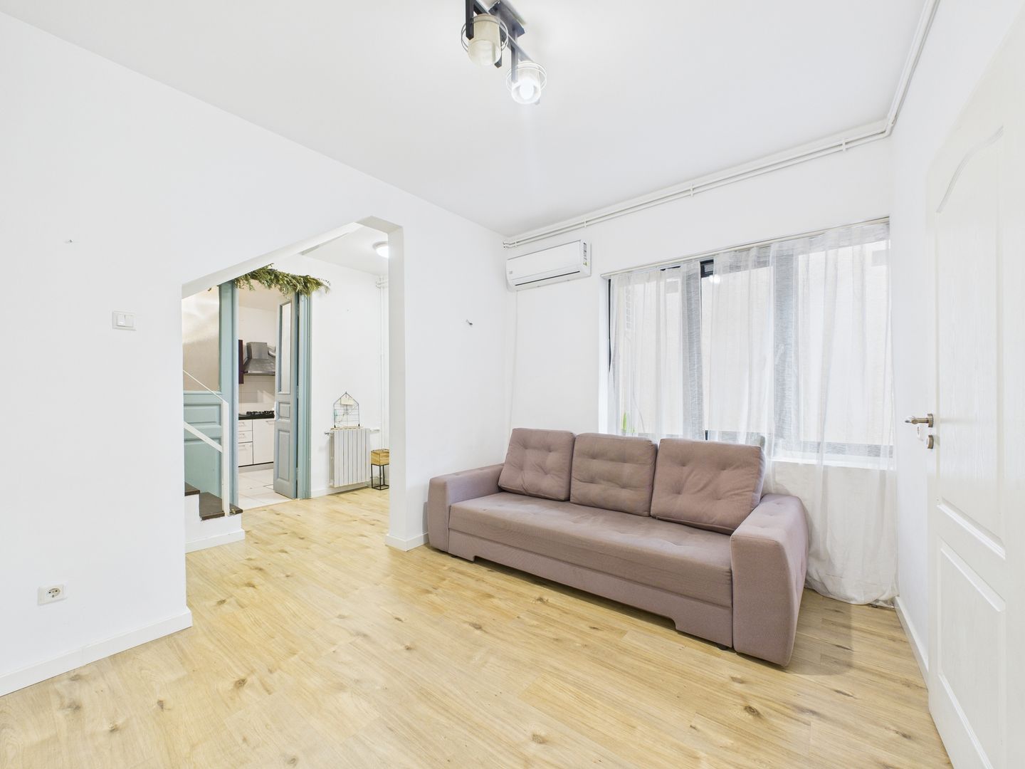 Casă / Vilă cocheta cu 3 camere - de vanzare - zona Basarab - Poză 3