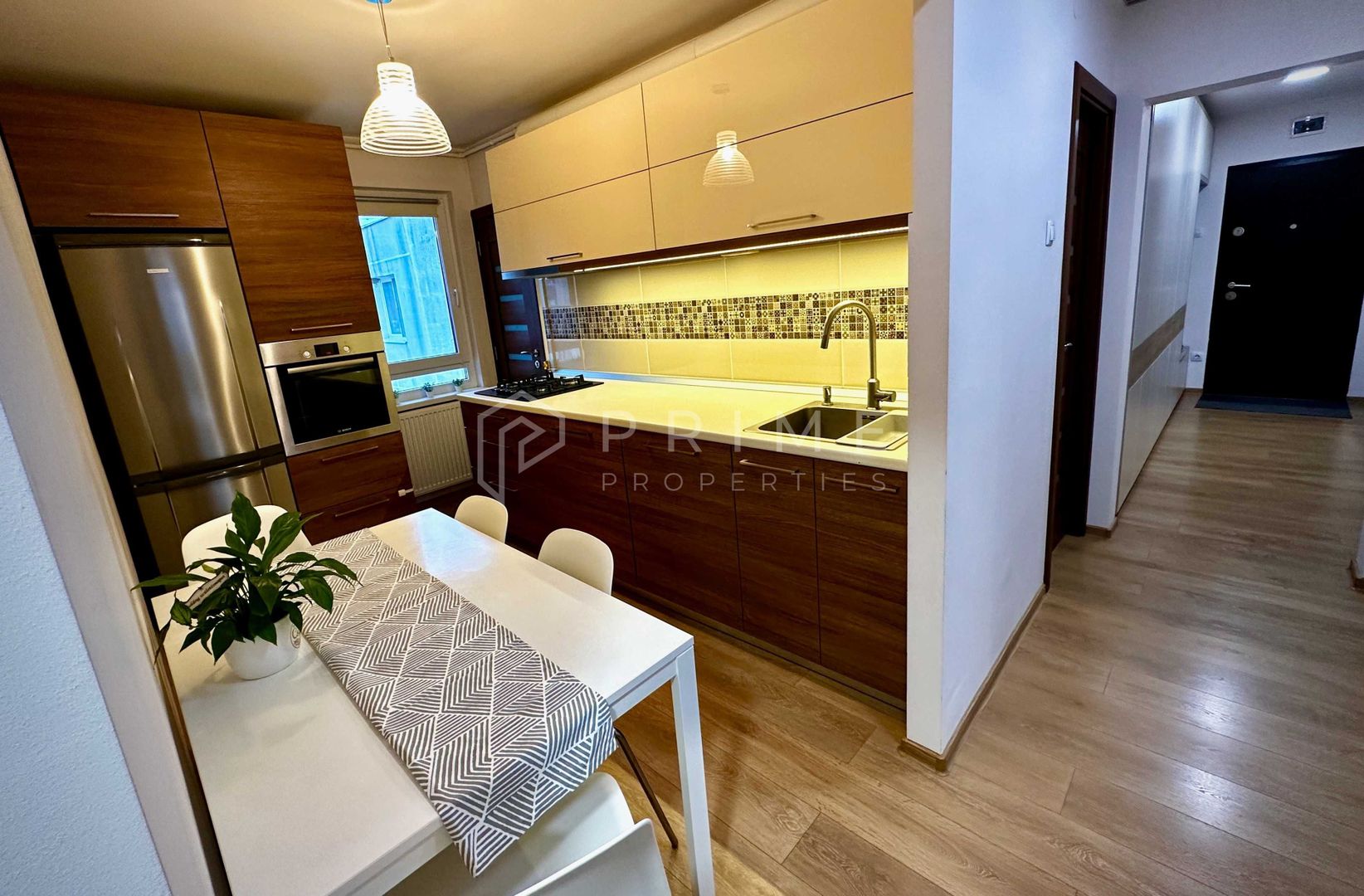 Apartament cu 3 camere + garaj în Tudor - Poză 2
