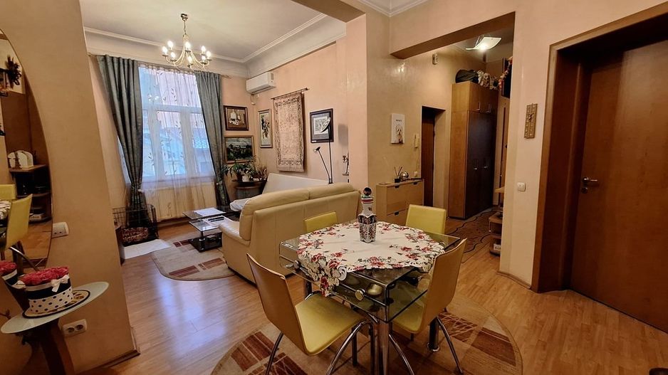 Apartament cu 4 camere in vila - Piata Romana / ASE - Poză 1