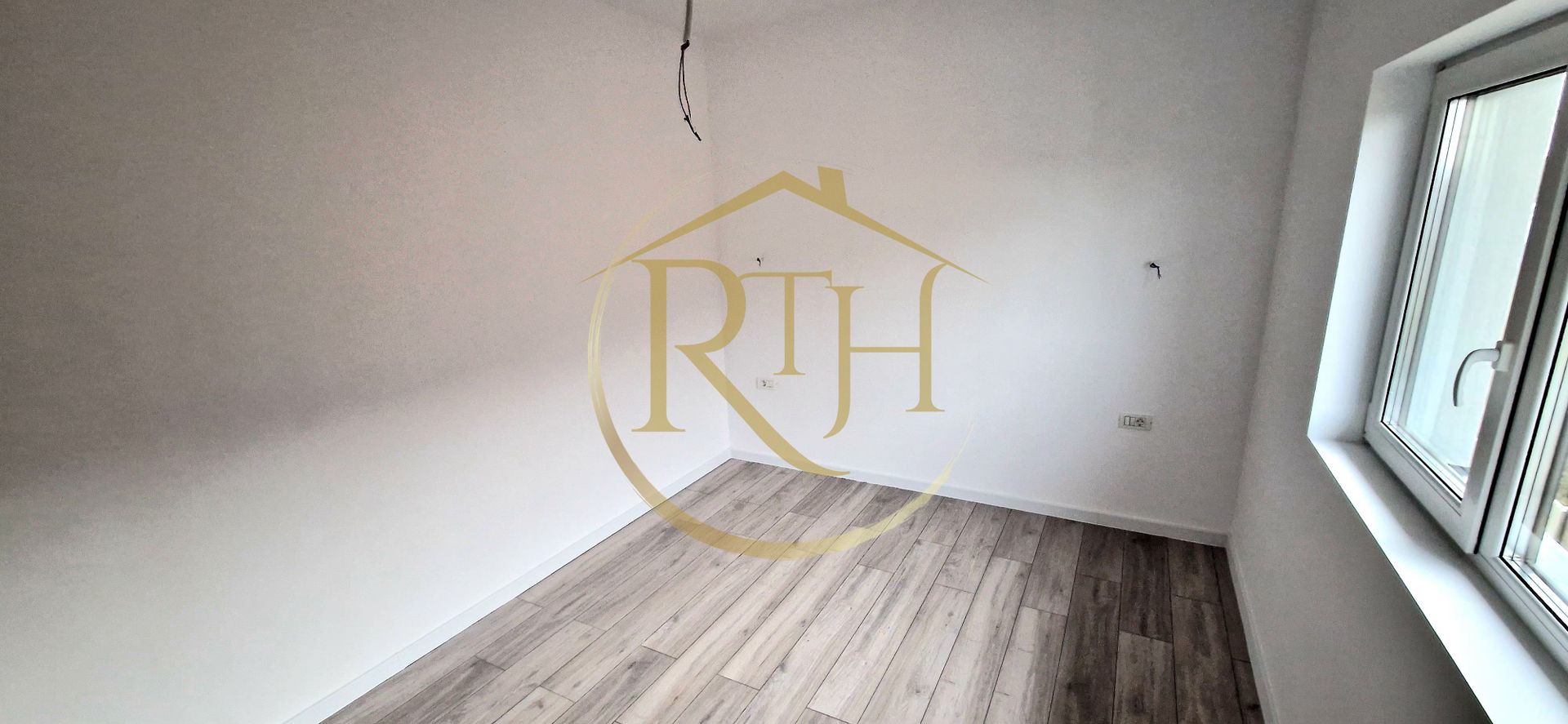 Duplex de vanzare cu 4 camere,2 bai,250 mp teren-Mosnita Veche zona Centrala. - Poză 12