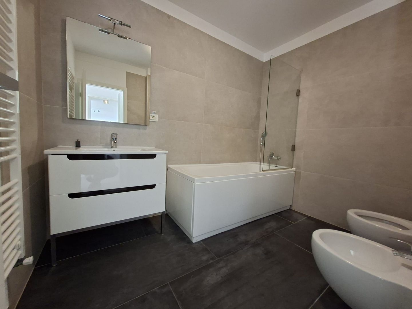 Apartament lux cu 3 camere de vanzare în zona Elisabetin - Poză 12