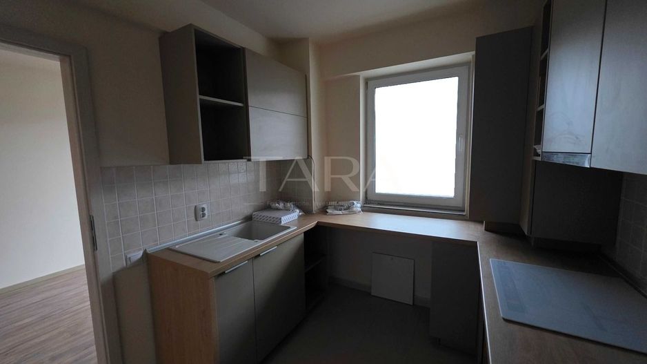 Apartament în zona Între Lacuri - Poză 3