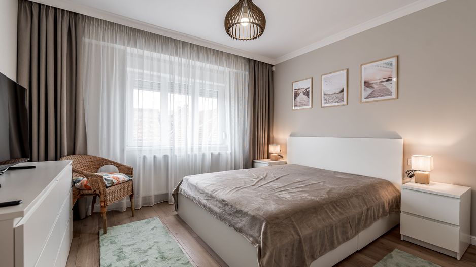 Apartament ultrafinisat la cheie cu 2 camere decomandat Piata Mica - Poză 2