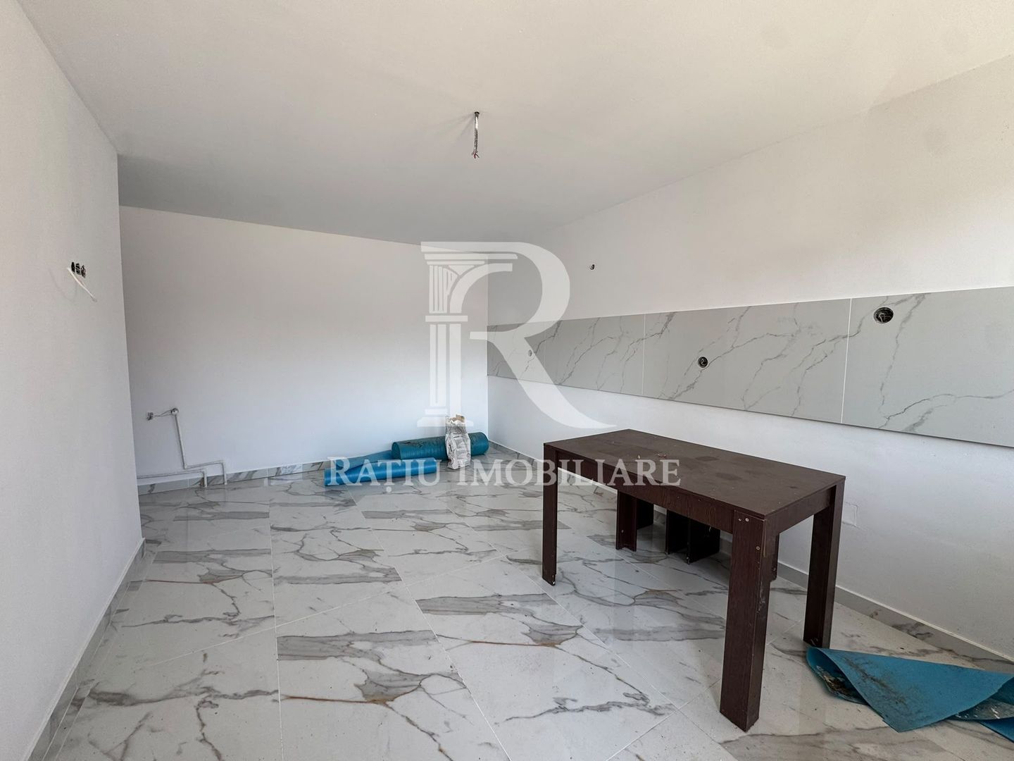 De vanzare | Casa cu 4 camere | Oradea - Poză 2