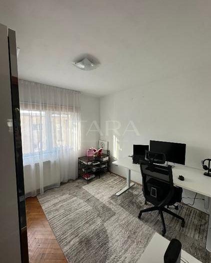 Apartament cu 3 camere, mobilat modern, 2 balcoane și parcare. - Poză 9