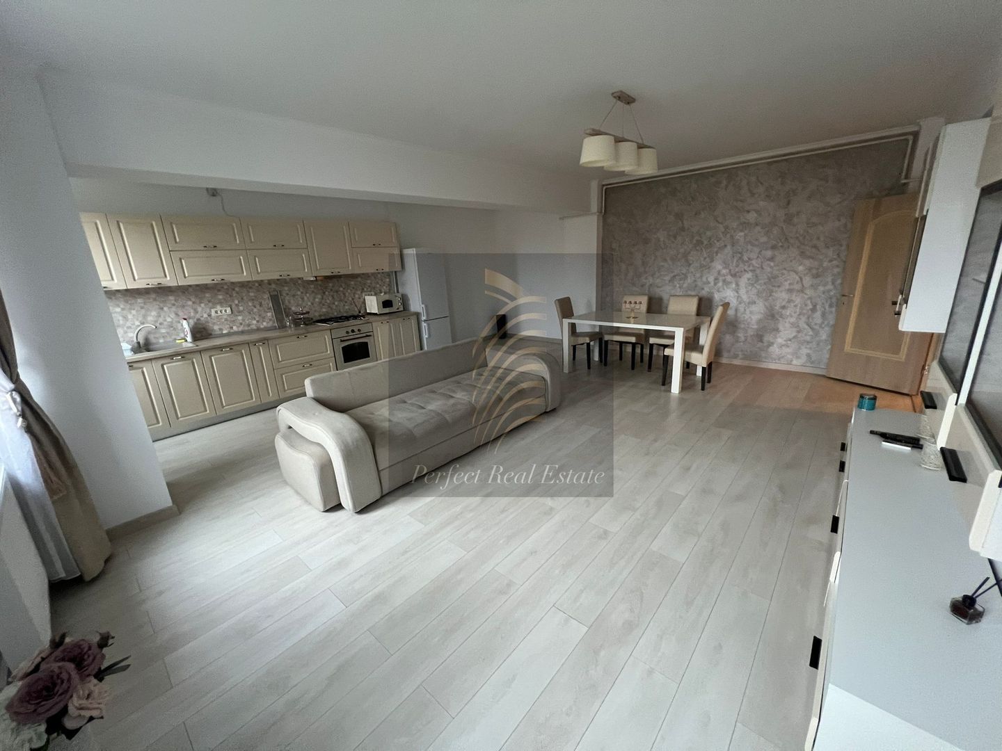 FALEZA NORD 2 CAMERE DE INCHIRIAT - Poză 4