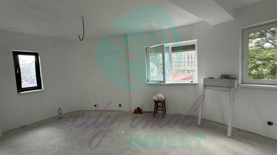 Casa receptionata in 2025 singura in curte - Poză 8