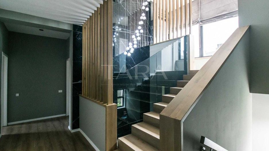 Vilă elegantă într-un cadru privat, cu vedere de excepție - Poză 3