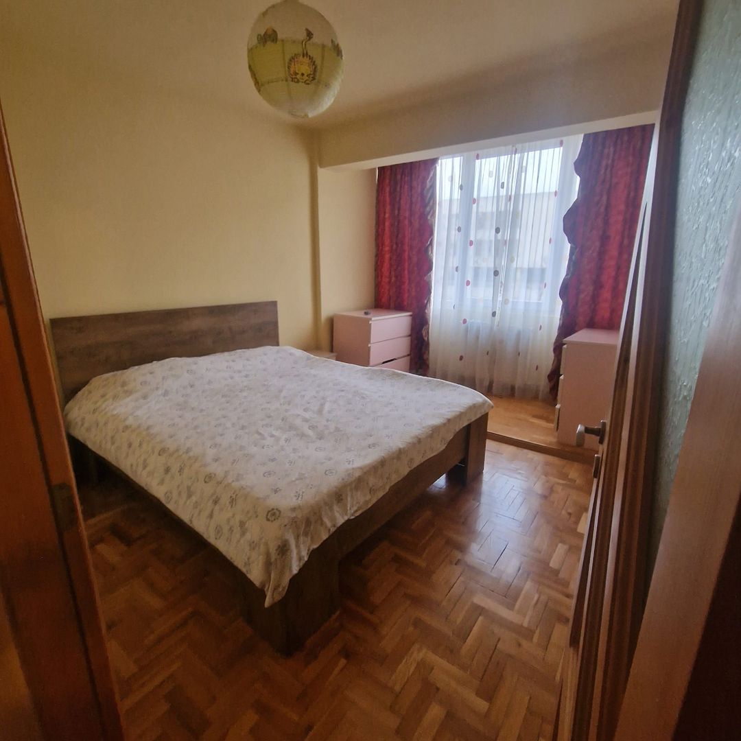 APARTAMENT4 CAMERE ZONA  SOARELUI LANGA SCOALA 30 - Poză 2