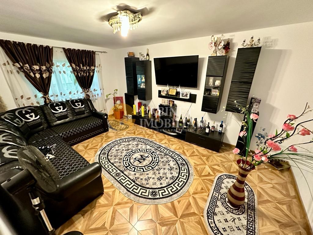 Apartament cu 4 Camere Decomandat - Parter Inalt - Zona Nicolina-Frumoasa - Poză 2