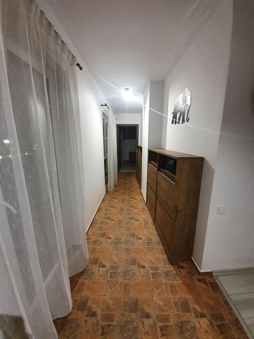 Apartament cu 3 camere, 2 bai, 2 terase, 2 garaje, in cartier Europa - Poză 15