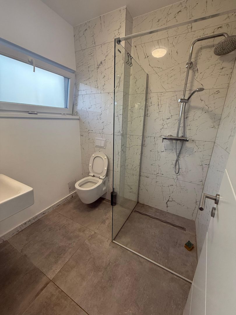 Locuinta cu 3 camere, curte si 2 locuri de parcare - Poză 8