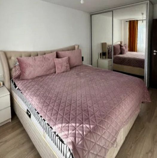 Un apartament în care priveliștea către Tâmpa face parte din experiența de zi cu - Poză 6