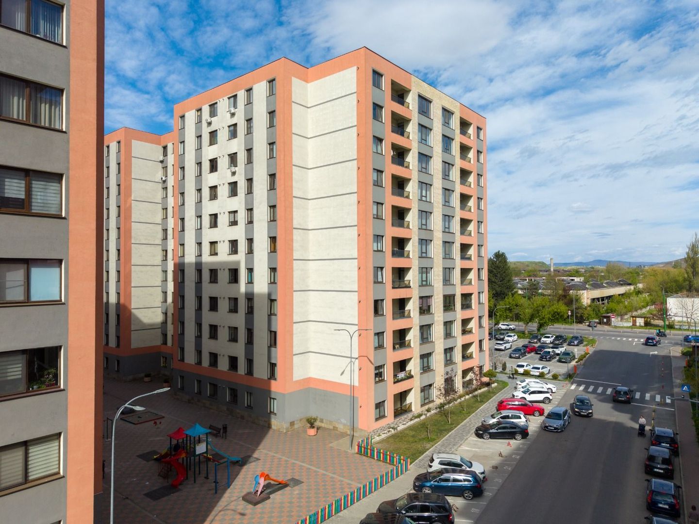 Isaran Coresi-Apartament 3 camere 82 mp loc de parcare si boxa - Poză 28