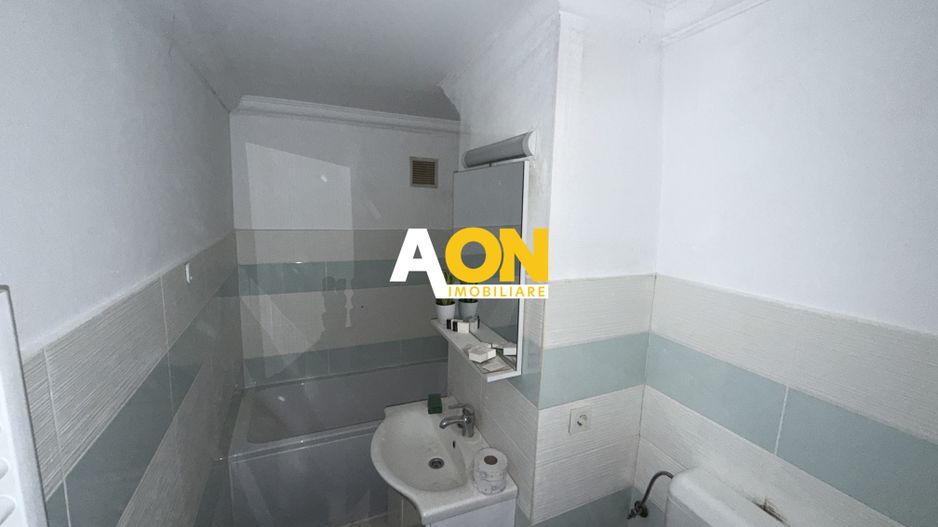 De vanzare apartament 2 camere, vedere superba Cetatea Alba Carolina - Poză 8