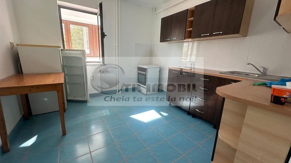 APARTAMENT 1 CAMERA DECOMANDAT PACURARI  IN SPATE LA PETROM 300 EURO - Poză 3