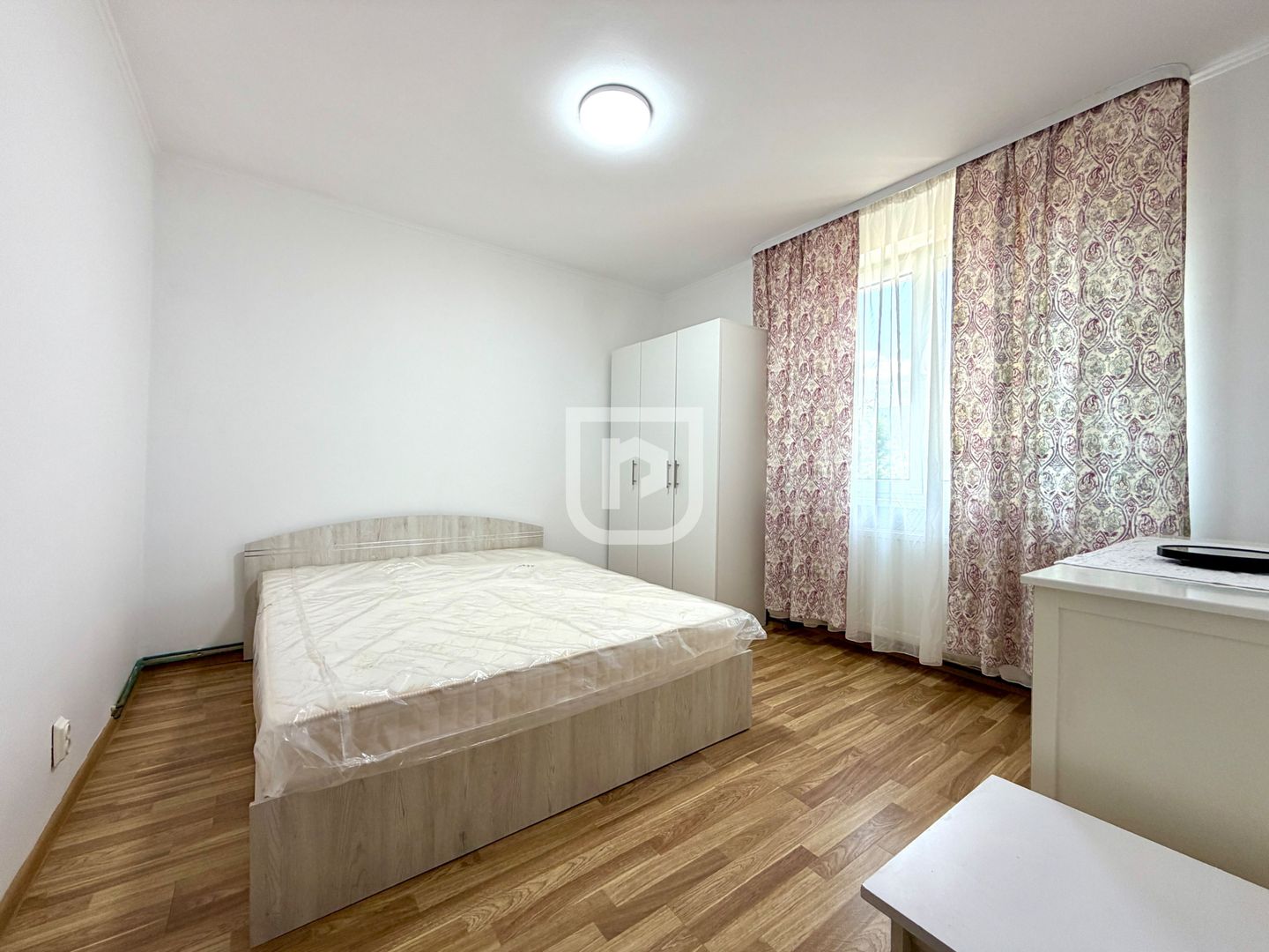 Apartament 2 camere, renovat, ultracentral, strada Marly - Poză 3