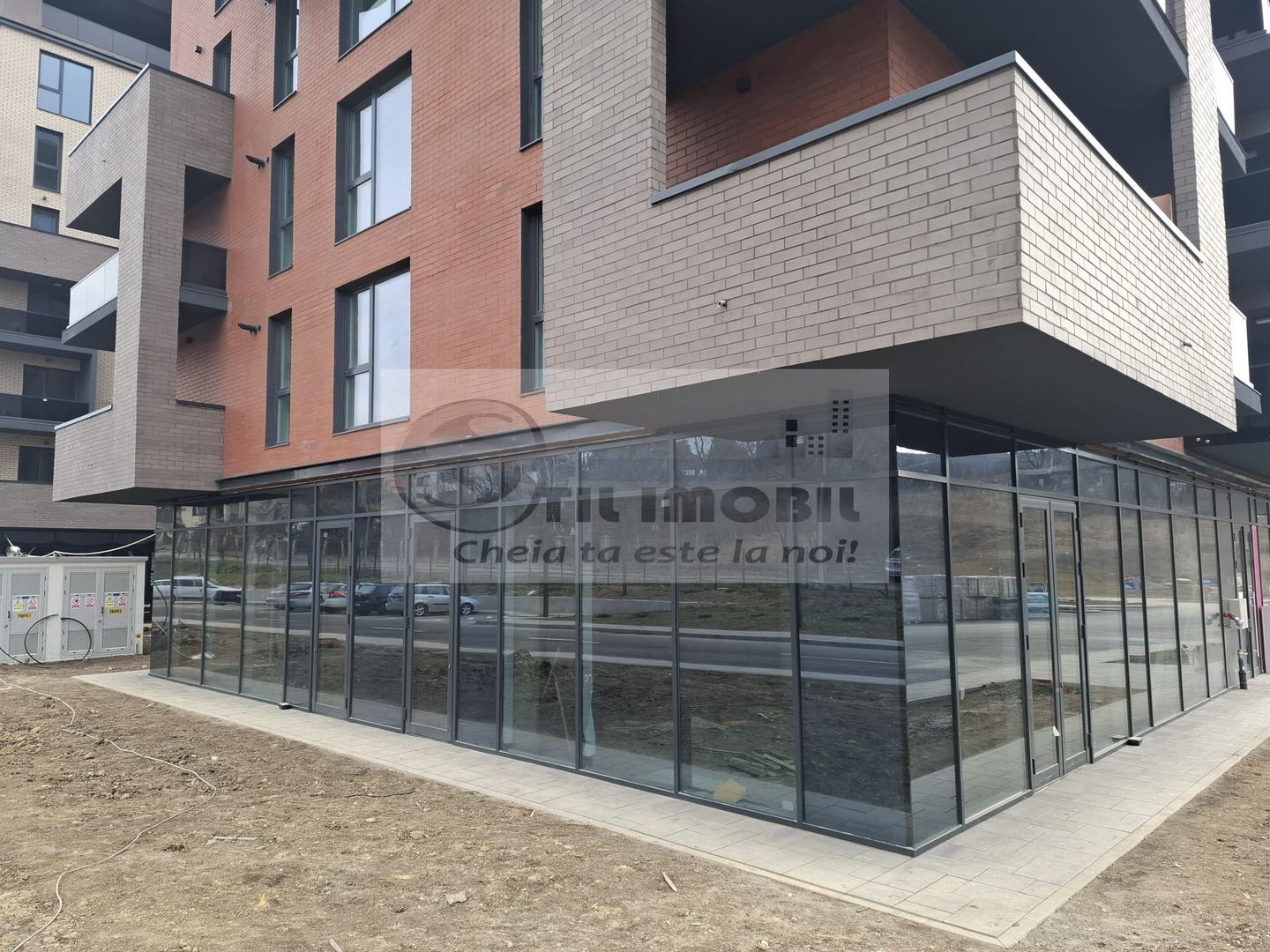 Vand Spatiu Comercial in cel mai dinamic complex rezidential din Buciu - Poză 1