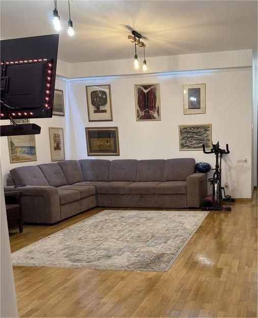 Apartament premium 3 camere Cartierul Francez, et. 1, terasă, parcare - Poză 1