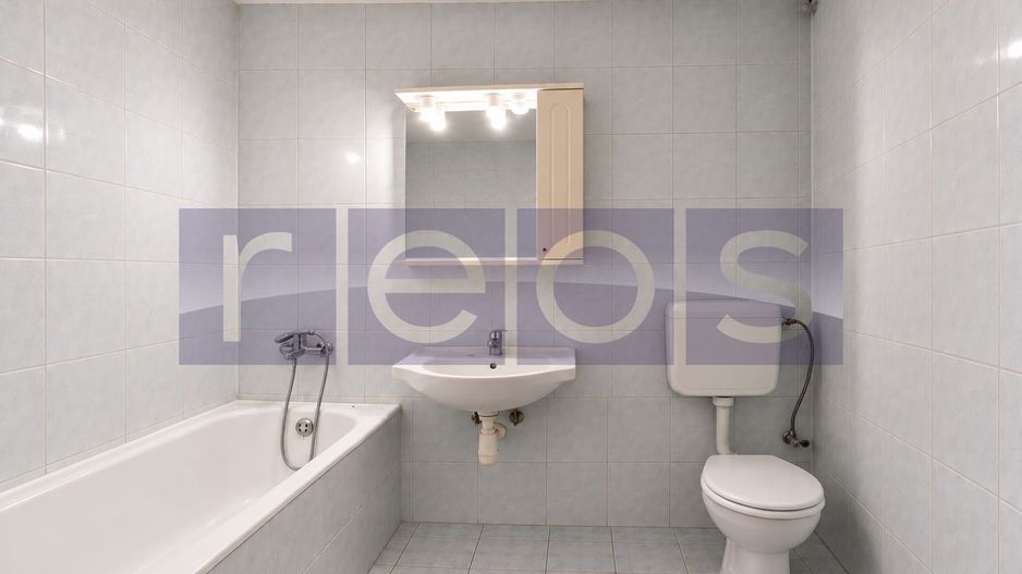 DE VANZARE APARTAMENT 2 CAMERE DECOMANDAT 55 MP GORJULUI METROU - Poză 4