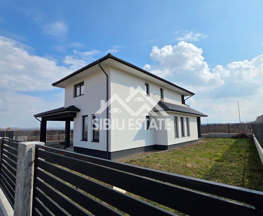 Casa noua 4 dormitoare, 3 bai, pivnita si carport - Poză 1