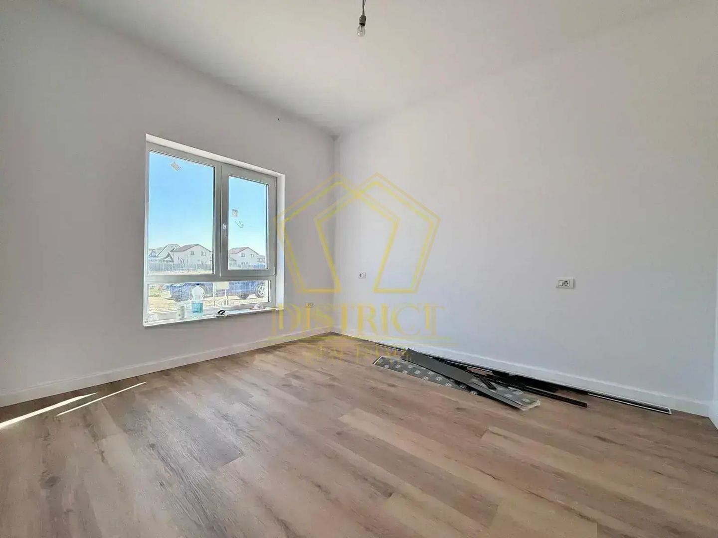 Duplex cu 5 camere, despartit prin camera tehnica I Dumbravita - Poză 1