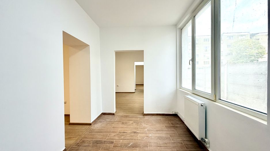 Spațiu comercial de închiriat – artera principală în nordul orașului. - Poză 19