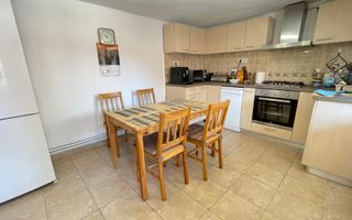 Casa cu teren frumos si garaj zona Mehala - Poză 14