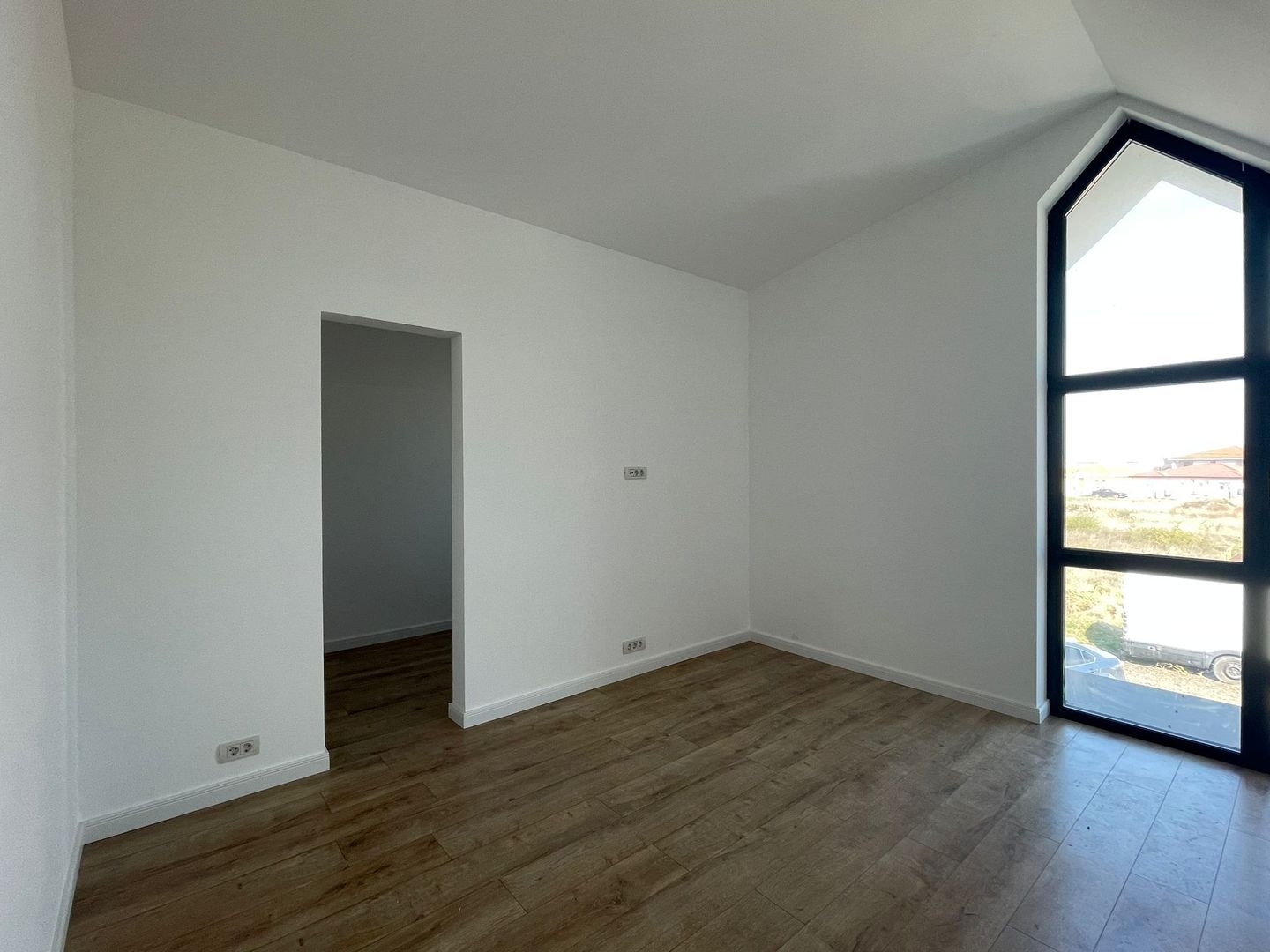 Duplex cu arhitectura deosebita - Mosnita Noua - Poză 12