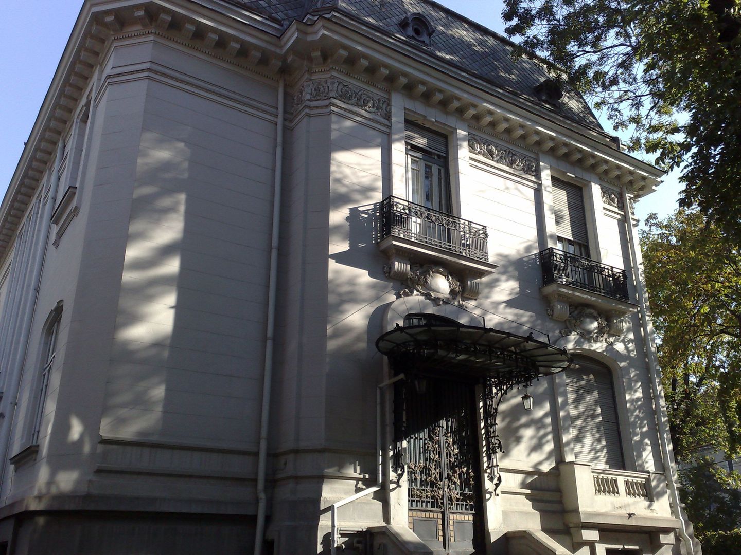 Vila 1000 mp teren 750 Romana Victoriei 16 camere - Poză 1