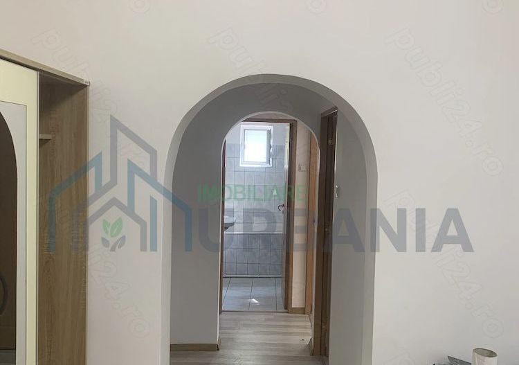 Apartament 3 camere, zona Sfântul Lazăr (Prof. A. Șesan), Iași - Poză 1