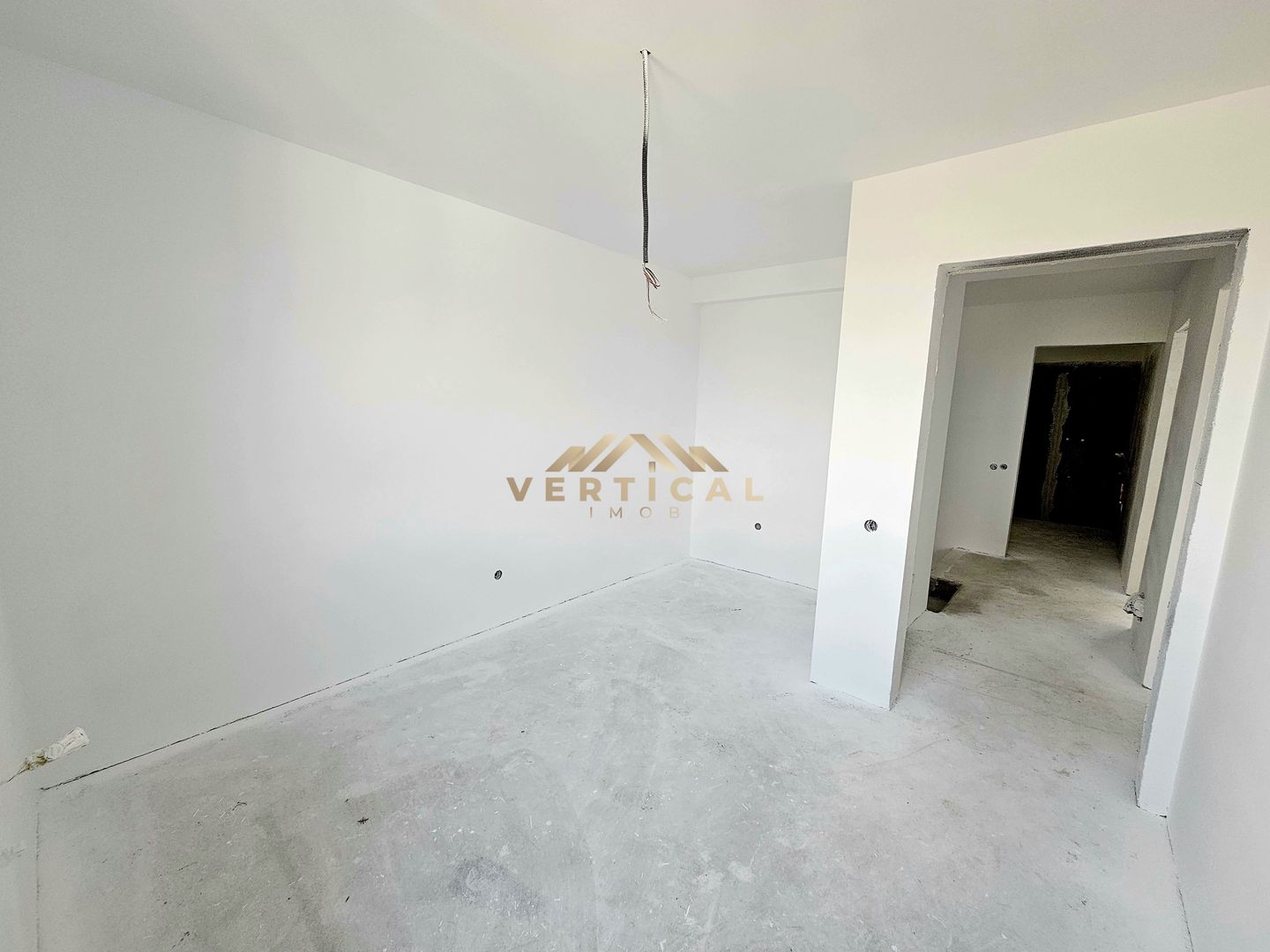 Vila 4 camere | 2 bai | teren 200 mp | Centru comuna - Poză 11