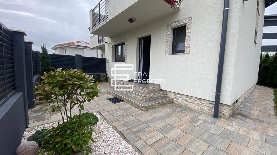 Casa tip duplex , pivnita, carport in Selimbar zona Brana - Poză 15