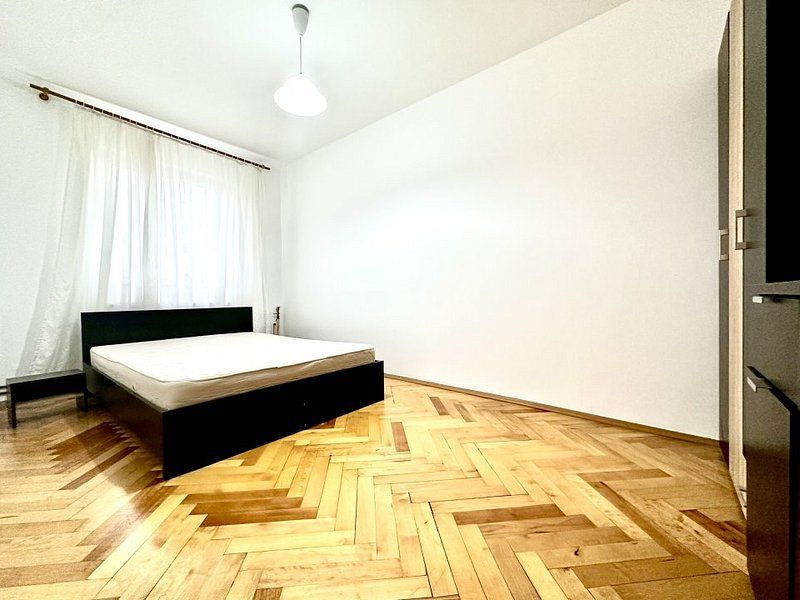 Apartament cu 3 camere de vânzare - Poză 10
