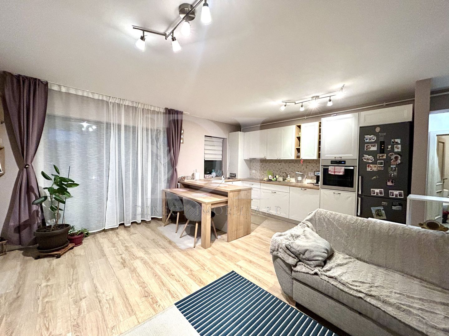 Apartament de vanzare/ Zona Terra / Floresti - Poză 1