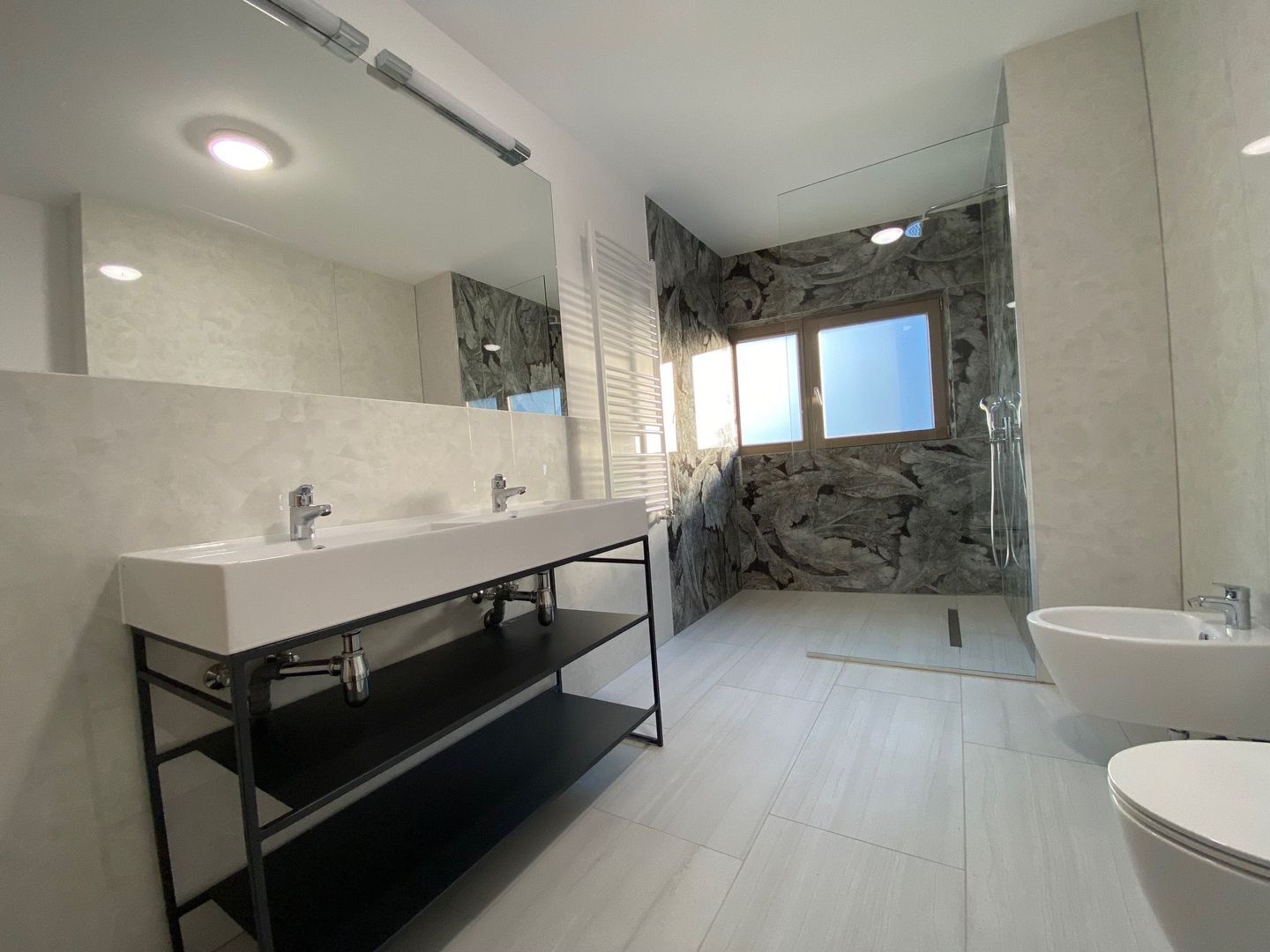 Apartament bloc nou 3 camere - parcare subterana - Poză 12