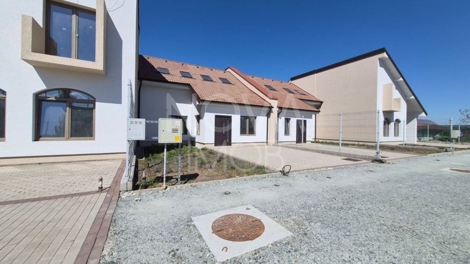 Casa generoasa cu 5 camere, 2 bai, dressing si parcare – Sura Mica - Poză 1