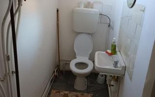 BRASADAS vinde casa cu etaj, 4 camere, central, acces cu masina. - Poză 12
