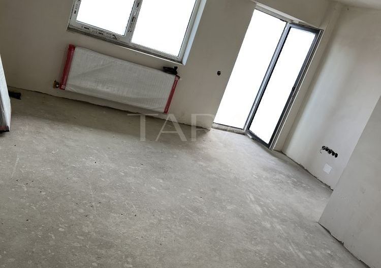 Apartament spațios cu 3 camere și parcare proprie în Florești, Terra. - Poză 2